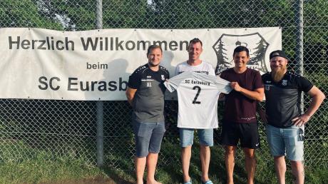 Aufstieg im Visier: Jürgen Pestel (Zweiter von links) und Michael Meisetschläger (Zweiter von rechts) bilden das Trainerduo beim SC Eurasburg. 