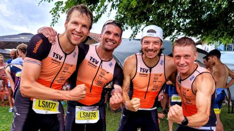 Glückliche Harburger Triathleten in Zusmarshausen: (von links) Markus Stang, Andi Reinke, Lukas Berger und Thomas Braun. Foto: Jochen Rühl