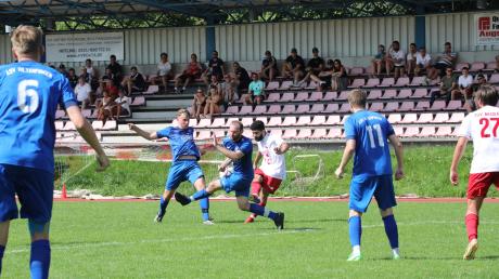 Der TSV Neusäß (im Bild Özgün Kaplan) musste am Dienstag gegen den ASV Hiltenfingen eine 0:1-Niederlage einstecken.