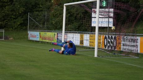 Domenic Moucka und der FC Affing II kassierten im Derby gegen den TSV Aindling II eine Schlappe. Foto: Jonas Jakob