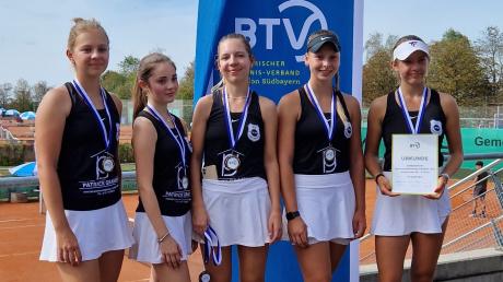 Platz drei bei den bayerischen Mannschaftsmeisterschaften belegten die Tennis-Girls des SV Gablingen. Von links Aneta Zikmundova, Paulina Wiedemann, Annika Scheppach, Darja Trinerova, Nelli Marie Bukow. Foto: SV Gablingen