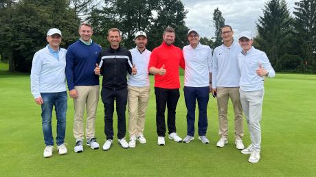 Glücklich auf dem Golfplatz: Die Männer 30 des GC Schloss Klingenburg stiegen nach einem Entscheidungsspiel in die erste bayerische Liga auf. 
