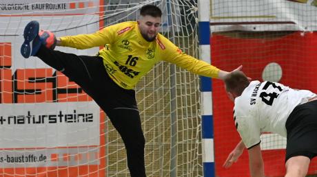 Irgendwie bekam Jakov Sumic fast immer eine Hand an den Ball. Der Torwart des TSV Niederraunau zeigte im Derby beim TSV Ottobeuren eine erstklassige Partie. 