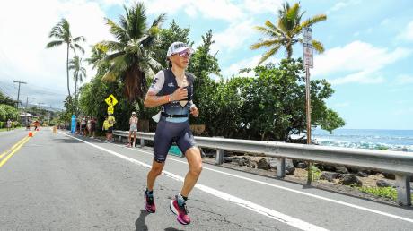 Die deutsche Anna Haug nimmt am Triathlon im US-Bundesstaat Hawaii teil.
