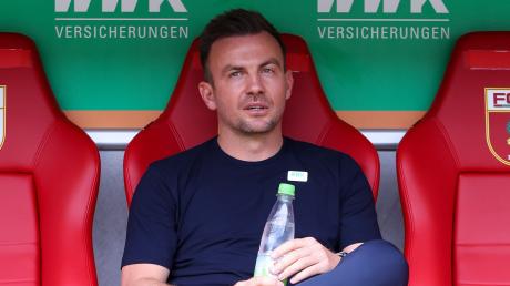 Künftig nicht mehr auf der Trainerbank des FC Augsburg: Der glücklose und jetzt entlassene Enrico Maaßen. Foto: kolbert-press, Christian Kolbert