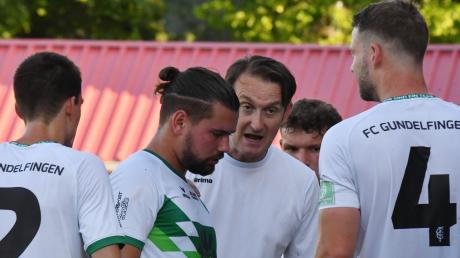 FCG-Trainer Jasko Suvalic (rechts) bangt noch um den Einsatz von Verteidiger Elias Weichler für die Partie bei Herbstmeister TSV Landsberg. Foto: Brugger