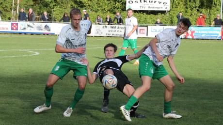 Stätzling (grün-weiß) gelingt gegen Meitingen ein 3:0-Sieg. Foto: Karin Tautz