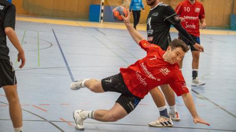 Sebastian Leopold und die Aichacher Handballer bekommen es im Derby mit dem TSV Haunstetten II zu tun. 