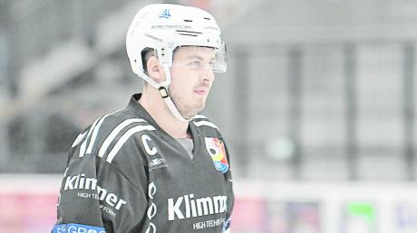 Muss die gesamte Eishockey-Saison verletzungsbedingt aussetzen: David Heinrich, Kapitän des ESV Burgau.