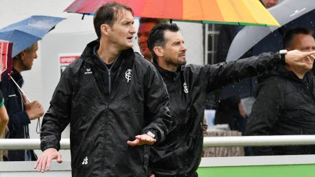 Jasko Suvalic (links) verlässt den FC Gundelfingen, darauf haben sich der Trainer und der Sportliche Leiter Stefan Kerle (rechts) zu Beginn der Winterpause verständigt