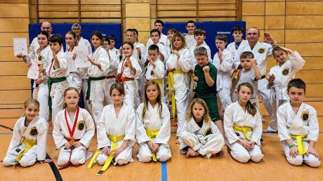 Der Herbertshofer Karatenachwuchs überzeugte in der nachwuchsliga des Bezirkes. Foto: Schrag