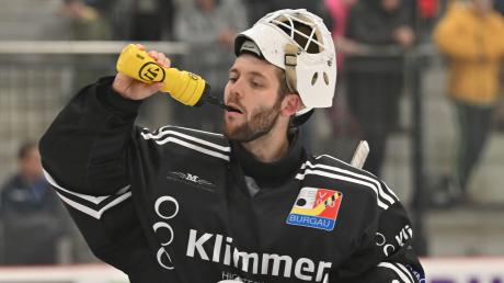 Torhüter Philipp Schnierstein vom Burgauer Eishockeyteam. Foto: Ernst Mayer