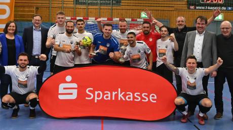 Der SC Bubesheim wurde vor dem Turnier als Titelfavorit gehandelt: Das Team von Spielertrainer Tayfun Yilmaz hat nach dem Erfolg ausgelassen in der Rebayhalle gefeiert.