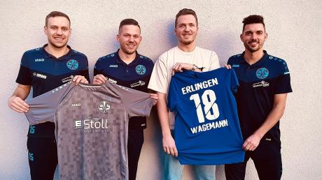 Christoph Wagemann (Zweiter von rechts) kommt im Sommer 2024 zum SV Erlingen. Darüber freuen sich Andreas Küchelbacher, Michael Schombacher und Fabian Wolf. Foto: SV Erlingen