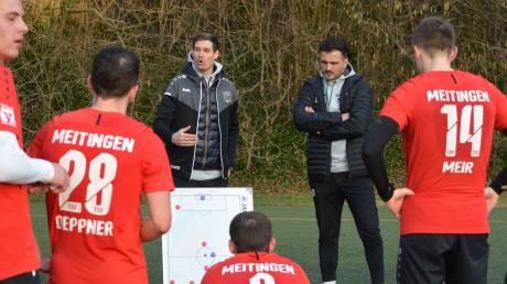 Das Trainergespann Christoph Brückner und Denis Buja (von links) hat mit dem TSV Meitingen mehr als einen Matchplan. Vor allem die Entwicklung der eigenen Spieler soll weiter vorangetrieben werden. Foto: Oliver Reiser