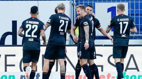 Geht doch: Der FCA erwischte beim 6:0 gegen Darmstadt einen Sahnetag – und darf nun von mehr als dem Klassenerhalt träumen.