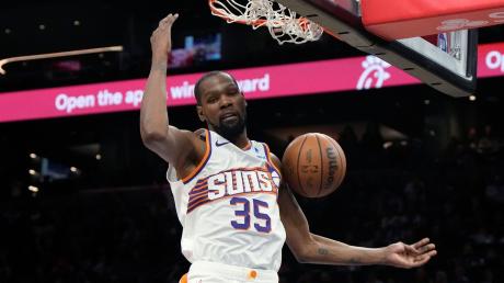 Kevin Durant von den Phoenix Suns hat nun 28.610 Punkte in seiner NBA-Karriere erzielt. .
