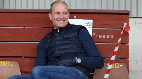 Auch Bundesligatrainer Jess Thorup ließ sich das Spiel zwischen dem FCA und dem FV Illertissen nicht entgehen. Foto: Klaus Reiner Krieger