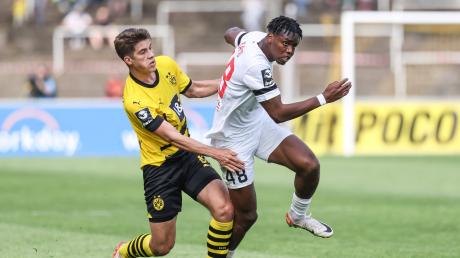 Konnte sich gegen Dortmund nicht entscheidend in Szene setzen: Ingolstadts Bryang Kayo (rechts). Foto: Imago/Stefan Bösl