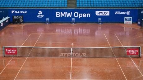 Das Turnier in München hat erst nach einer längeren Regenpause begonnen.