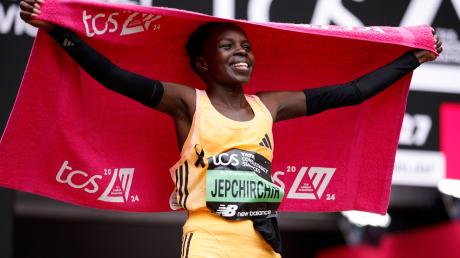 Peres Jepchirchir aus Kenia gewann den London-Marathon.