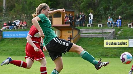 Mit drei Treffern schoss Isabella Schalk den SSV Anhausen zum 6:0-Sieg gegen den FSV Wehringen und sich selbst an die Spitze der Torschützenliste in der Bezirksoberliga. Foto: Andreas Lode (Archiv)