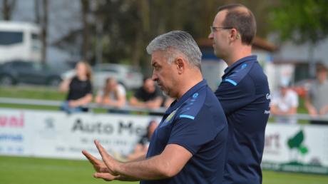 Alles unter Kontrolle. Sportdirektor Zlatko Mijailovic und Co-Trainer Thomas Paschek konnten den 2:0-Sieg des SV Cosmos Aystetten in Kaufbeuren entspannt verfolgen.