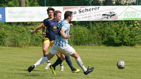 Der BC Huisheim (mit Manuel Schuster, in Hellblau) unterlag der SG Hohenaltheim/Amerdingen (mit Martin Berchtenbreiter) 0:2..