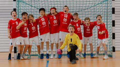 Die Handballer der männlichen D-Jugend des TSV Landsberg haben viel Grund zur Freude. Foto: Claudia Walter-Dornieden