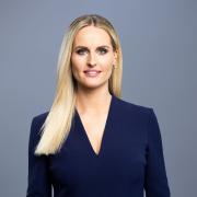 "Die Höhle der Löwen": Als Investorin in Staffel 15 ist Glossybox-Gründerin Janna Ensthaler wieder mit in der Jury.