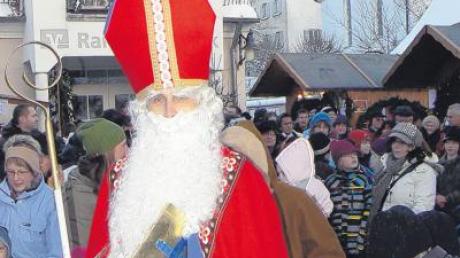 Der Ellzeer Nikolausmarkt 2019 lädt zum Verweilen ein. Hier gibt es alle Infos zu Termin und Öffnungszeiten zum Weihnachtsmarkt in Ellzee im Kreis Günzburg.