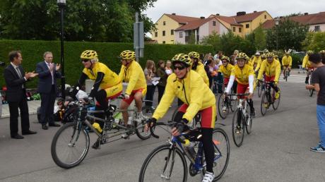 Sie radelten heute durch Wertingen: die Benefizradfahrer der Tour Gingko 2014. 