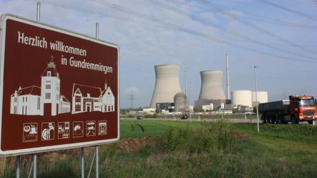 Eine Ansicht, die bald Alltag sein wird: das Atomkraftwerk Gundremmingen ohne Dampf.