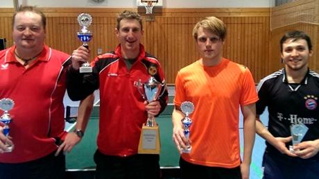 Die Sieger bei der Vereinsmeisterschaft in Finning (von links): Christian Schneider (2. Platz), Sieger Dominikus Eckhart, Martin Pittrich (3. Platz) und Thomas Boos (Sieger der Trostrunde). 
