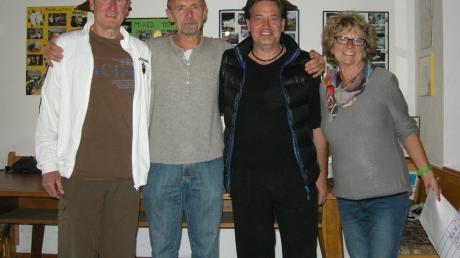 Die Sieger der Vereinsmeisterschaft (von links): Martin Brendl, Hartl Dietmair und Micha Dyck mit Abteilungsleiterin Bärbel Kiessling. 

