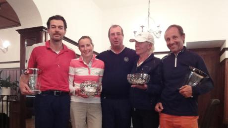 Die Vereinsmeister des Golfclub Igling (von links): Georg v. d. Saal, Karina Walter, Präsident Professor Peter Kaup, Anna Veit und Matthias Weiß. 
