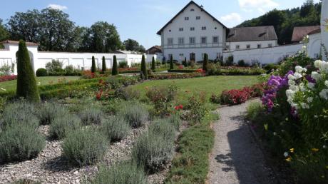 Der Prälatengarten in Schäftlarn wurde von den „Mitradlern“ des ADFC besichtigt. 	 	