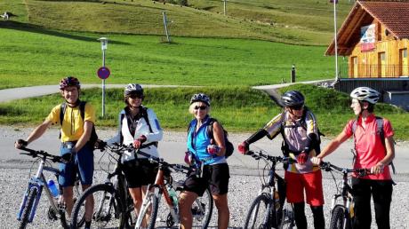 Die Mountainbiker auf Tour: von links Martin Heinrich, Christine Thürmer, Anni Kistler, Robert Beiwinkler, Gudrun Breiter. 	