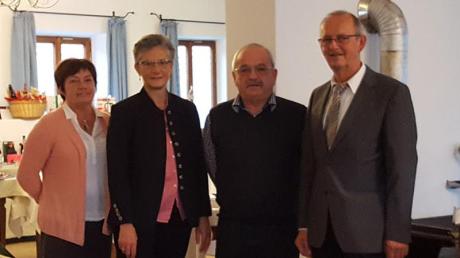 Von rechts nach links: Vorsitzender Manfred Weber, Kassenwart Rolf Ranzinger, zweite Vorsitzende Juliane Schwenke, Schriftführerin (neu gewählt) Elisabeth Filgertshofer.  	