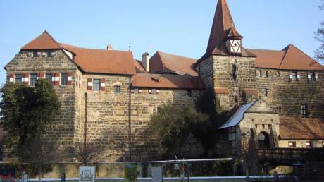 Die imposante Kaiserburg in Lauf an der Pegnitz, die Karl IV. errichten ließ. 	