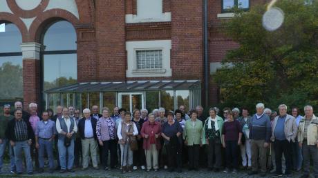 Die Veteranen und Reservisten Egling-Heinrichshofen besuchten das Lechmuseum in Langweid.  	