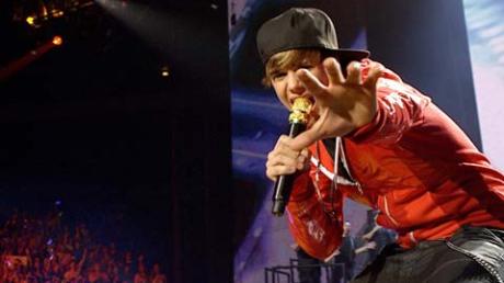 Justin Bieber: Der Teenie-Star tritt am Samstagabend bei "Wetten dass..." in Augsburg auf. Bild: dpa