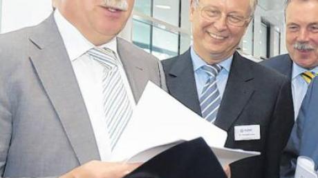 Dr. der Chemie: Dr. Reinhard Janta (rechts), im Bild mit Minister Zeil.