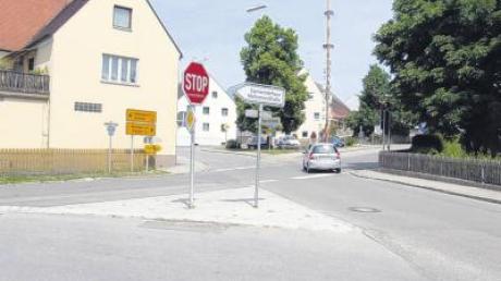 Über die gefährliche Hauptstraße (Bild) in Zusamaltheim wird derzeit diskutiert. Aber auch über eine mögliche Umgehung. Der Gemeinderat will darüber kurzfristig keine Entscheidung treffen. 