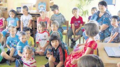 Die Erstklässler der VS Zusamaltheim besuchten ihren ehemaligen Kindergarten. 