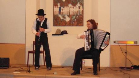 Die vier Instrumentalisten von „A Glezele Vayn“ fanden für ihre Art von Musik in der einstigen Synagoge von Binswangen eine wunderbare Bühne. 