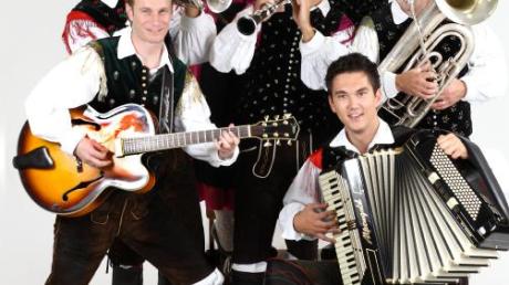 Die Gruppe „Vera & ihre original Oberkrainer“ spielen in Binswangen auf. 
