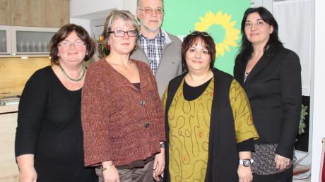 In Binswangen wurde der dritte Ortsverband der Grünen im Landkreis gegründet: (von links) MdL Christine Kamm, die Vorstandsmitglieder Britta Wülfing und Ulli Schrezenmeir, Vorsitzende Heidi Terpoorten und MdB Ekin Deligöz. 
