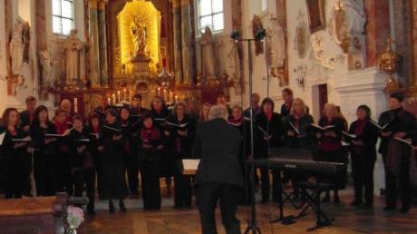 Das Vokalensemble Dattenhausen und die Sänger von Cantiamo Wildpoldsried traten gemeinsam in der Klosterkirche Maria Medingen auf. 
