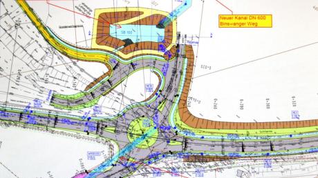 Anhand dieses Plans erläuterte Diplomingenieur Thomas Friderich die Baumaßnahmen zur künftigen Entwässerung in Roggden.  


